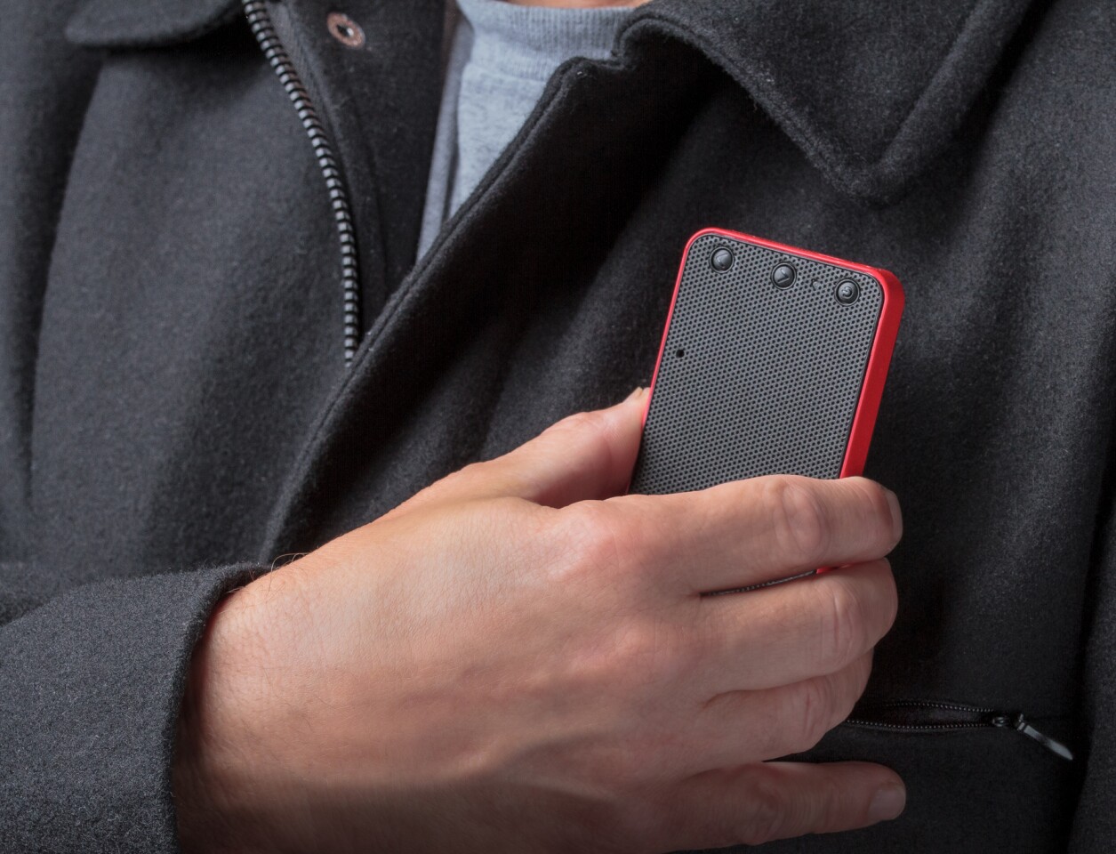 At 7.5 x 2 x 0.7-inches, the DASH 7 won't take up much room in the gadget bag, or can just slide into a packet