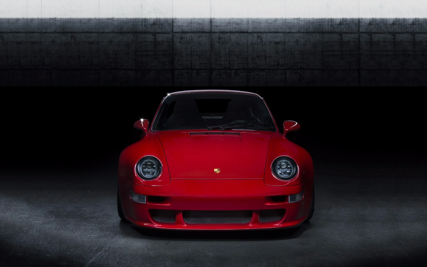 A 400R emerges from the shadows