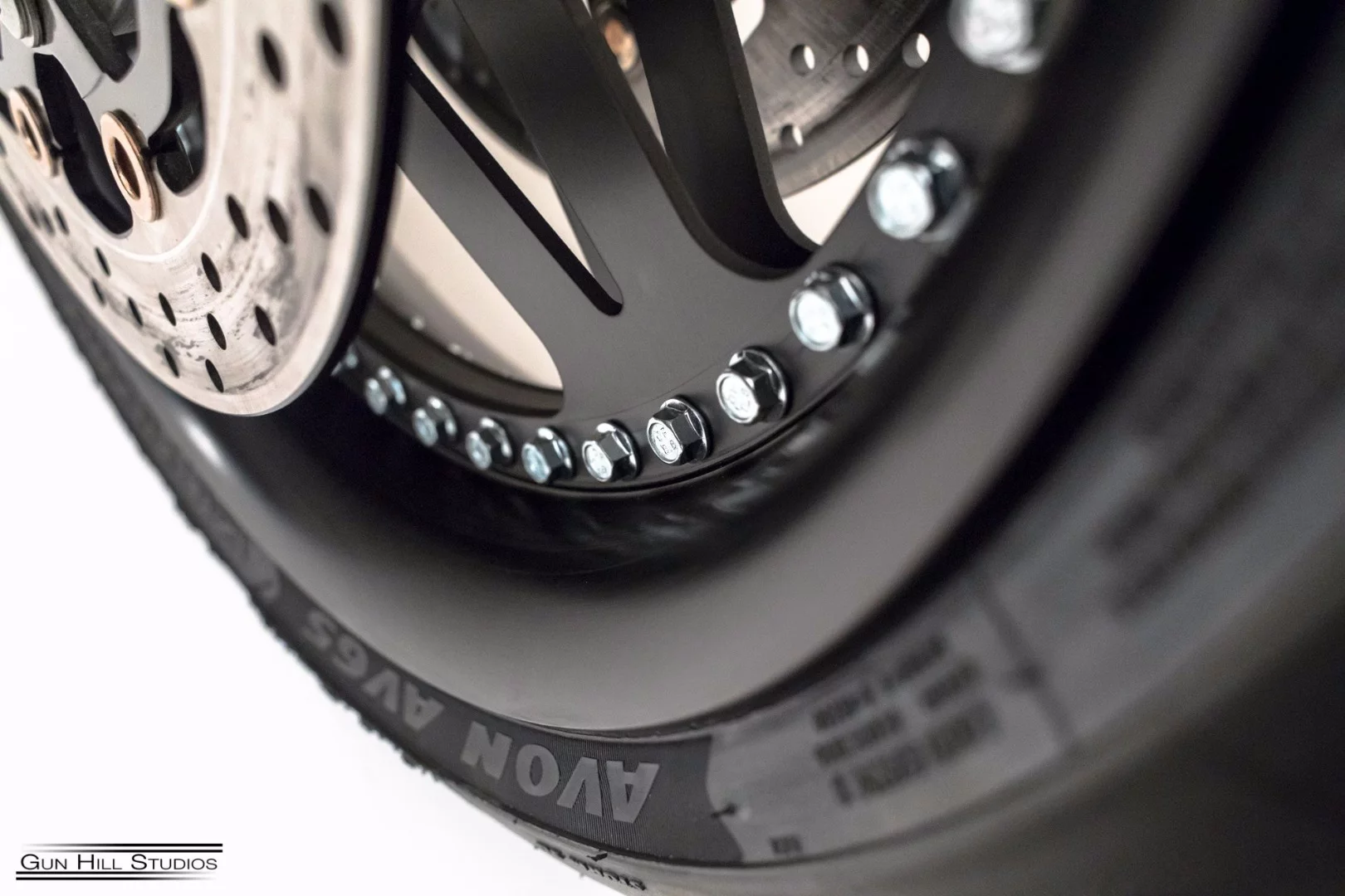 The light alloy wheels of the Valiant SC are a direct tribute to the Astralite wheels that Hesketh used in the original V1000 of the 1980s