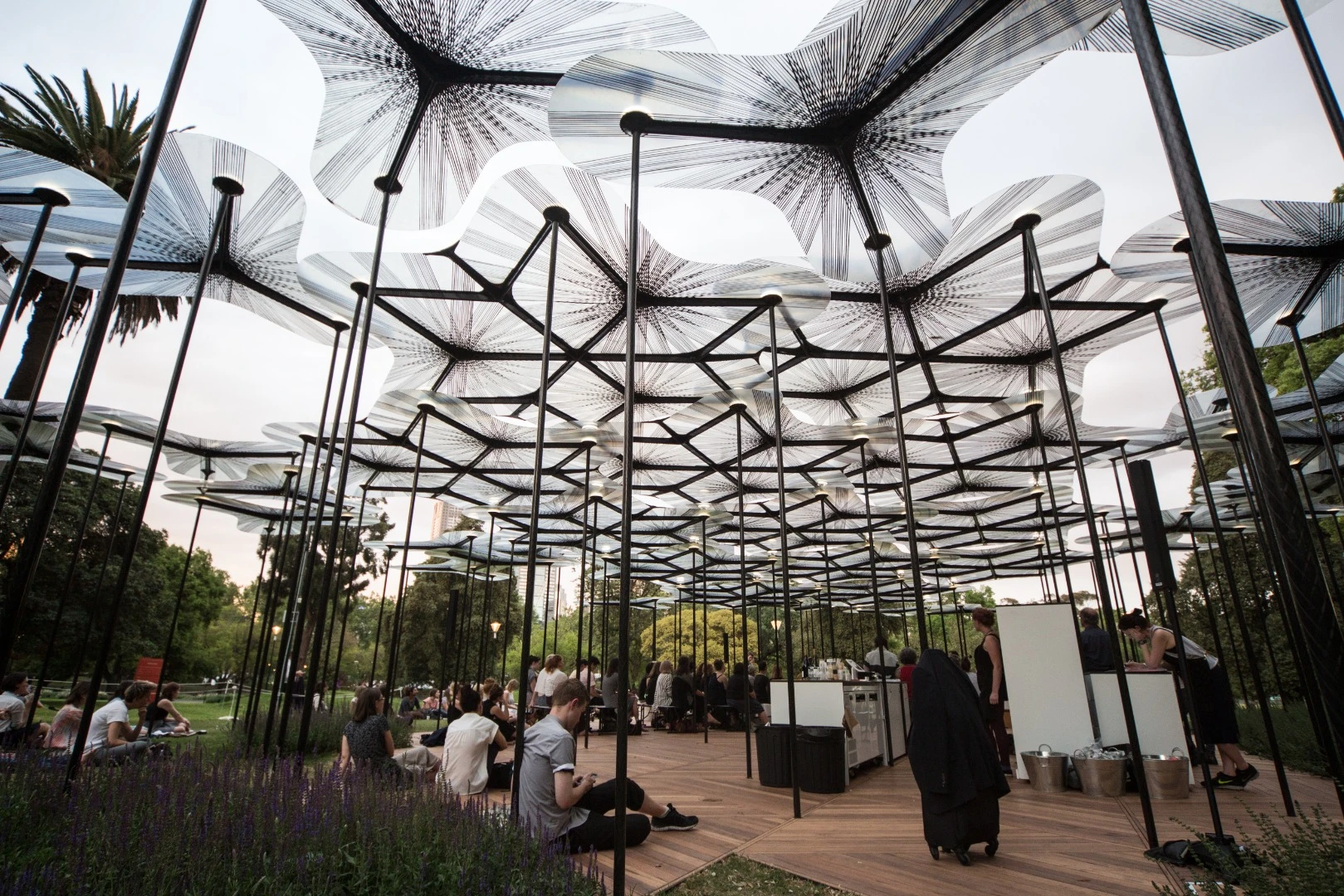 With the petals only measuring a few millimeters in thickness, yet up to five meters (16.5 ft) across, the engineers faced a tricky balancing act to maintain the integrity of the structure while still allowing for the desired lighting effect