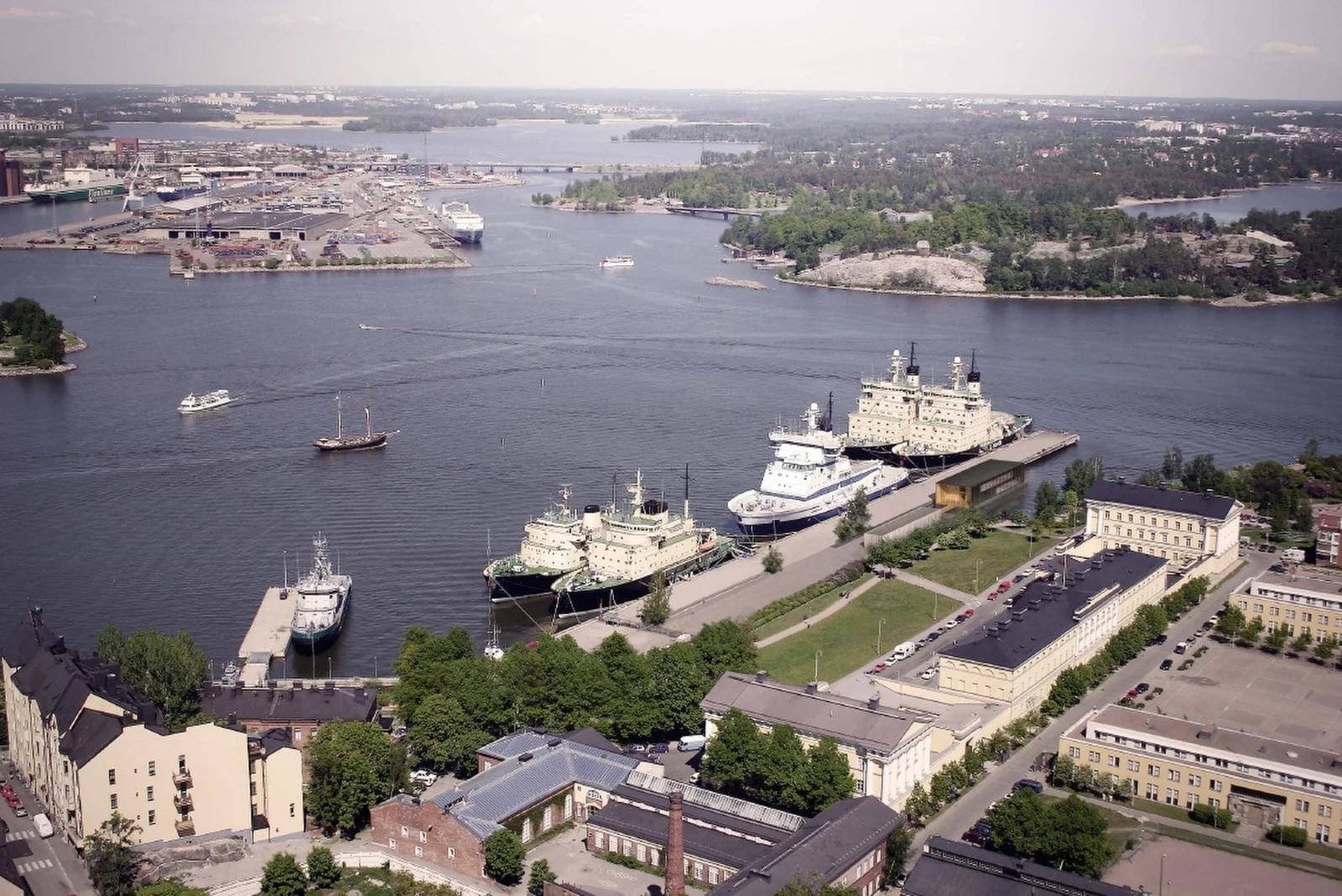 The choice to create a floating HQ came from Arctia's need to have its management team and ground personnel as close as possible to its ships