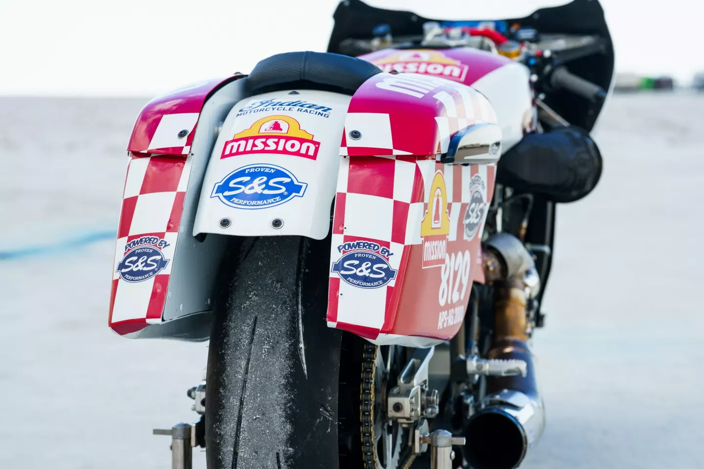 The entire bodywork is made of carbon fiber. Even the saddlebags!