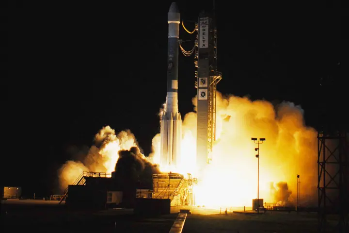 The launch of the Phoenix spacecraft on a Delta II rocket in 2007. NASA is looking for alternatives to hydrazine monopropellant, used en route by Phoenix's navigational thrusters (Photo: NASA/Sandra Joseph and John Kechele)