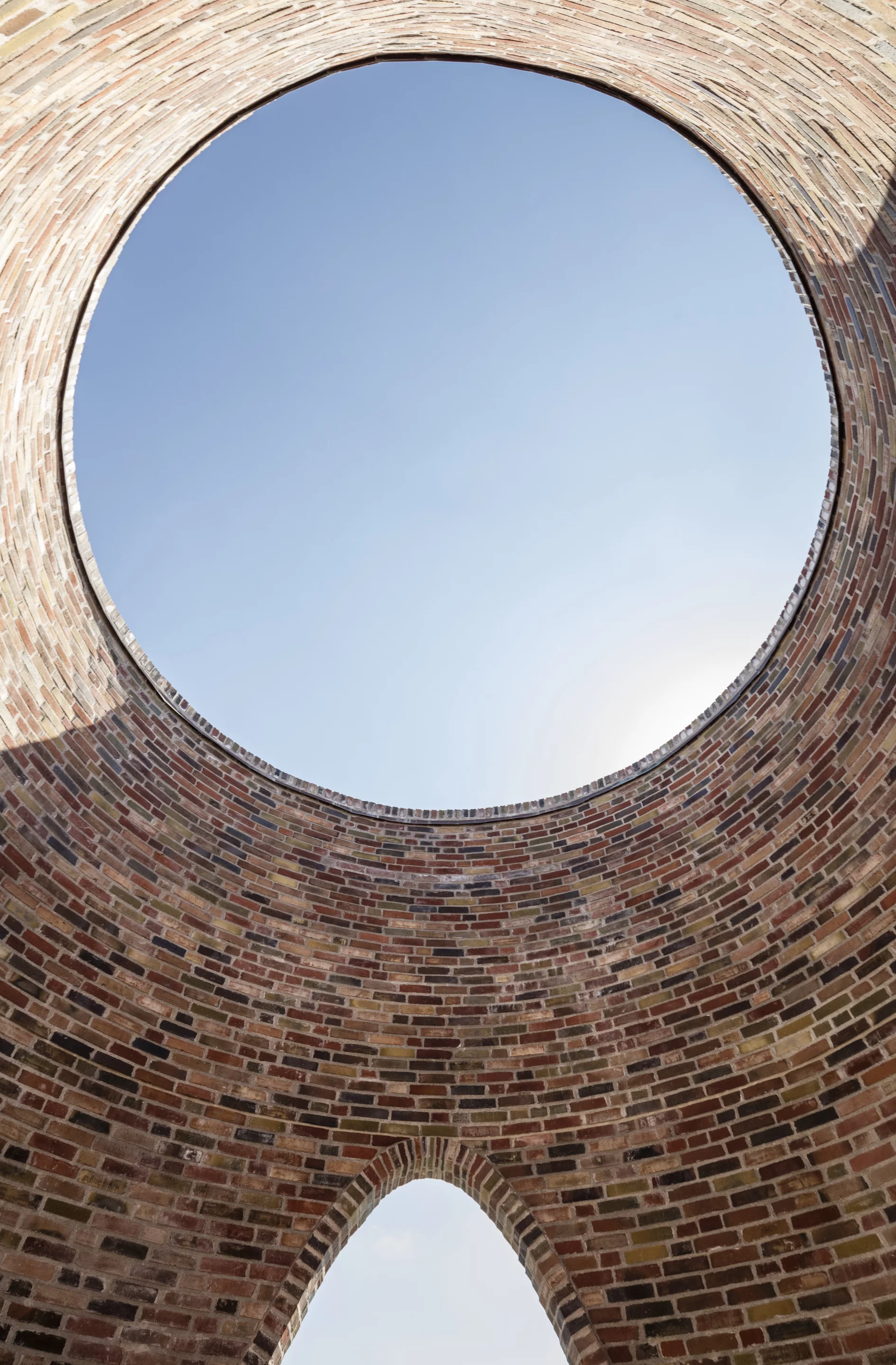 Fjordenhus comprises 15 different tones of unglazed brick as well as multiple colors of glazed bricks to produce interesting color fades