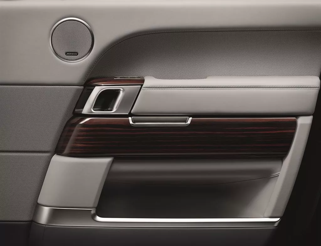 The Range Rover SVAutobiogaphy's door accents