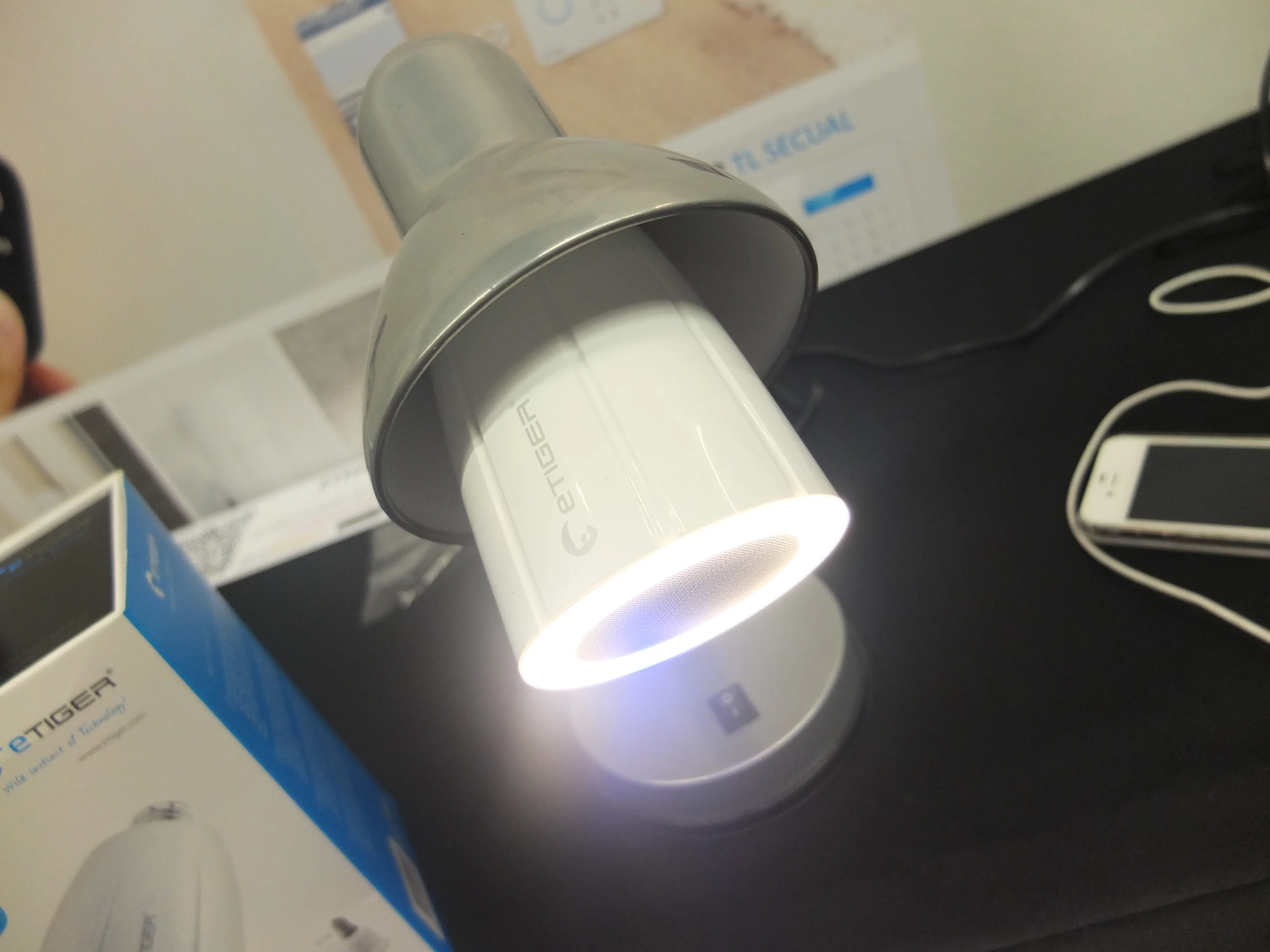 Cosmic Led is a speaker and light bulb combined (Photo: Gizmag)