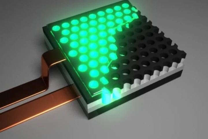 The COLED-polymer combination displaying green light. (Photo: SRI International, Menlo Park,Calif.)