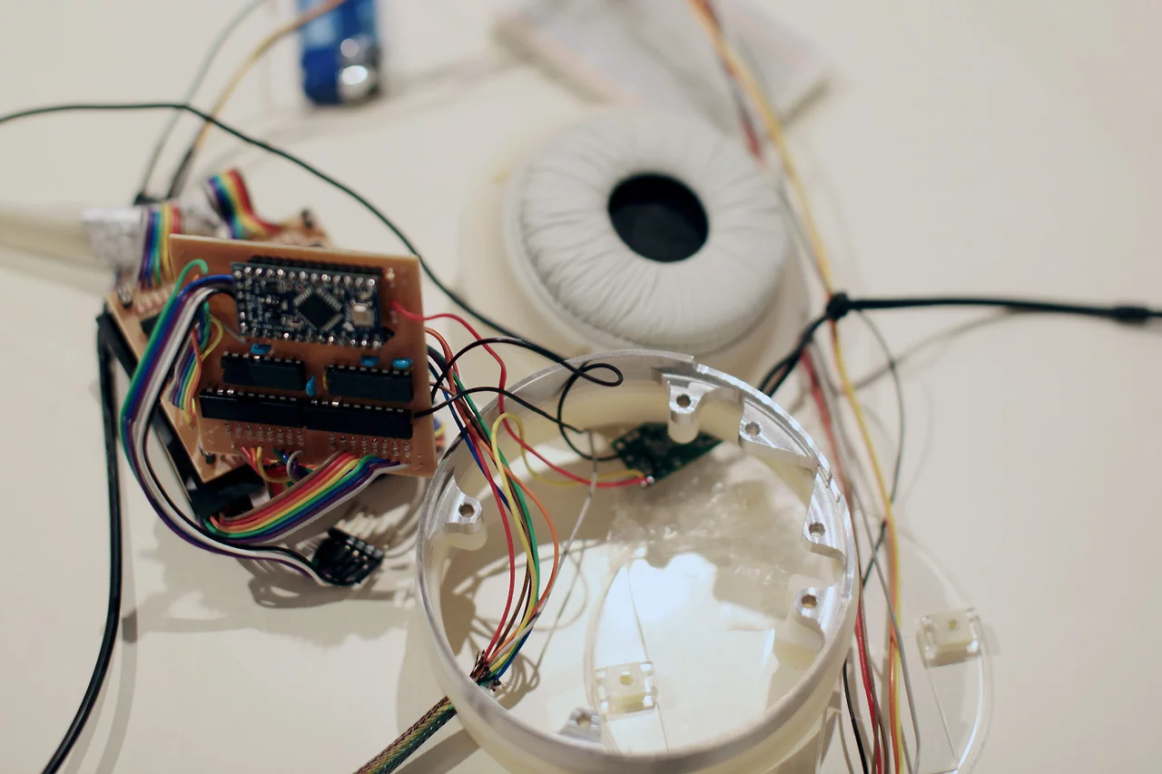 According to the developers, the sensor allows the headphones to analyze a person's brain patterns and determine the wearer's mood