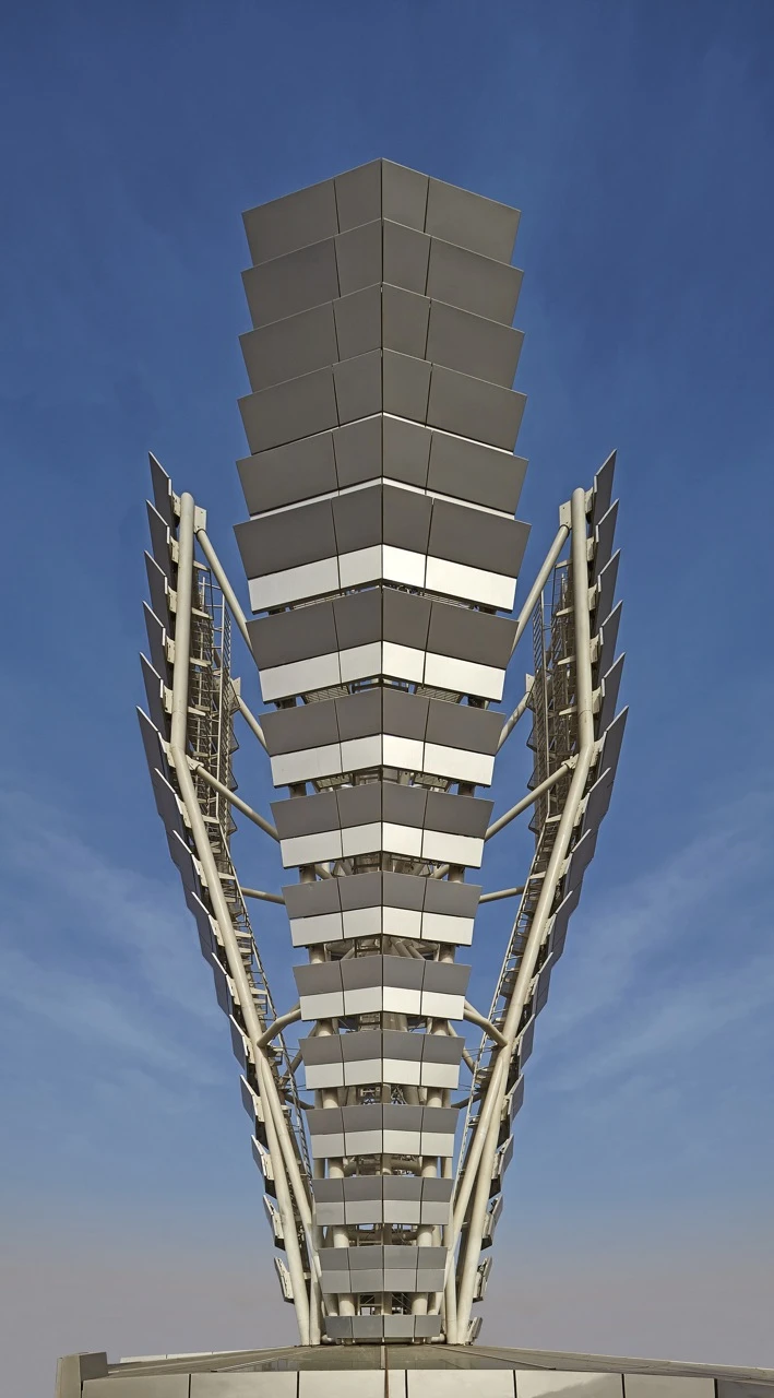 At the top of the building is a heliostat which catches sunlight and reflects it into the building's inner atrium (Photo: SOM)