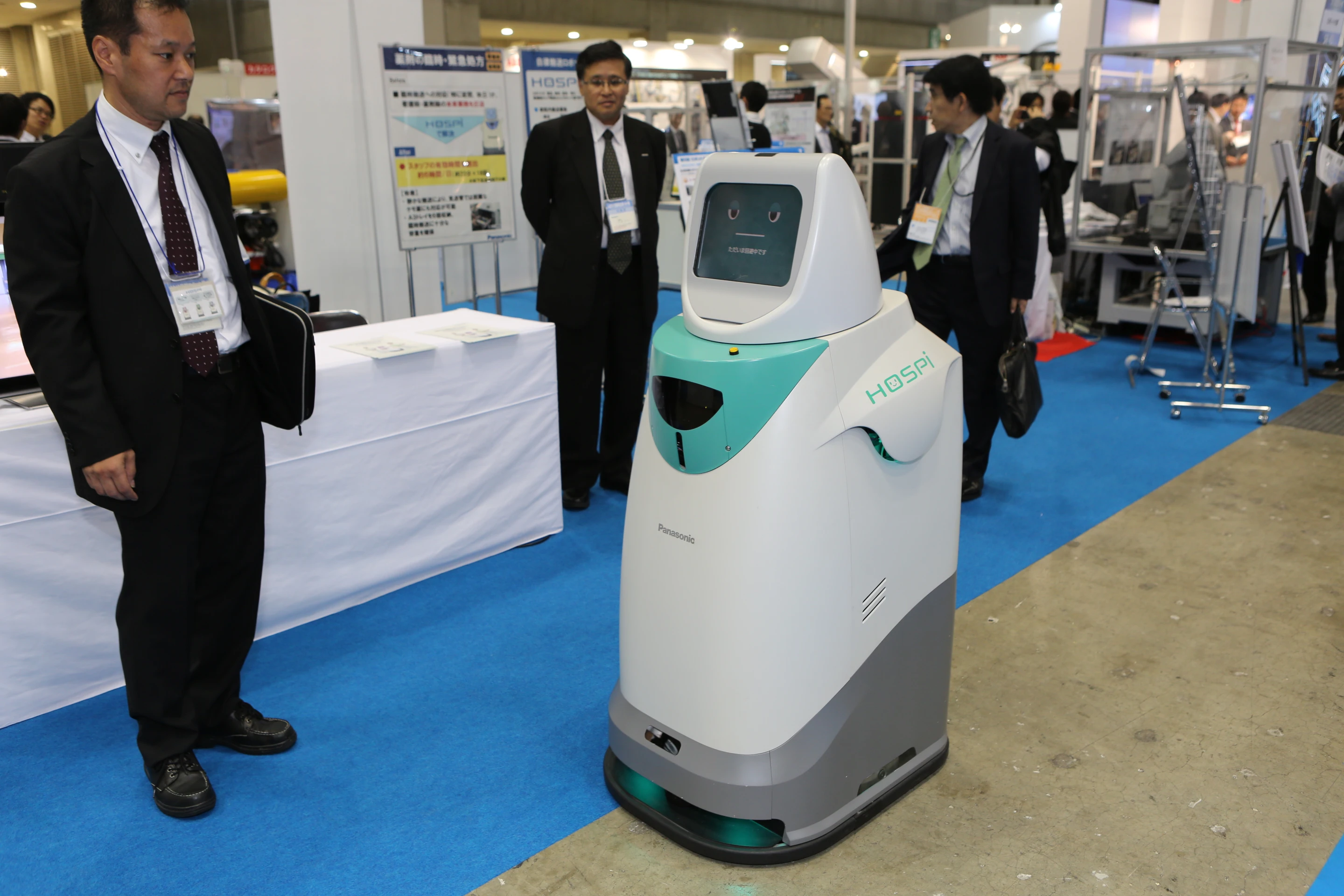 The robot can work for 7 hours before automatically returning to its charging station (Photo: Mike Hanlon, Gizmag)