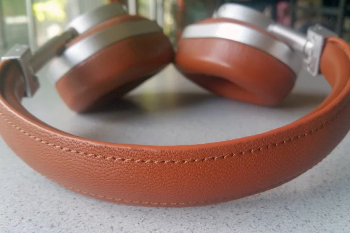 The headband for the Master & Dynamic MW60 headphones feature solid stitching through the premium leather