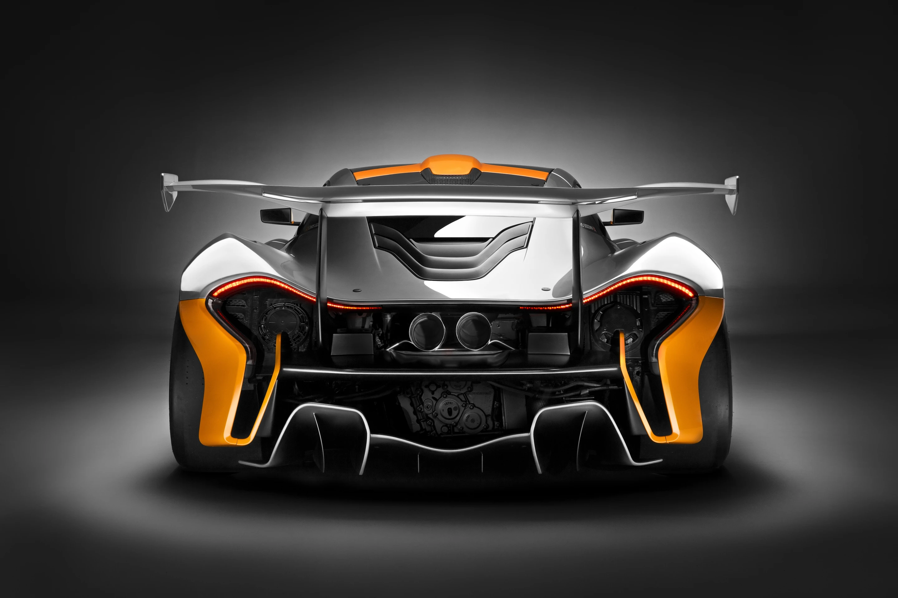 The P1 GTR's wing is fitted with F1 inspired DRS