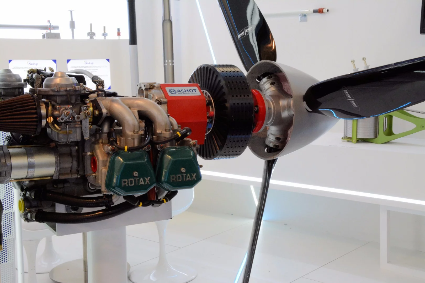 A new hybrid propulsion system has been designed by Ashot Ashkelon, Efesto and CFM Air as an add-on kit for Rotax engines