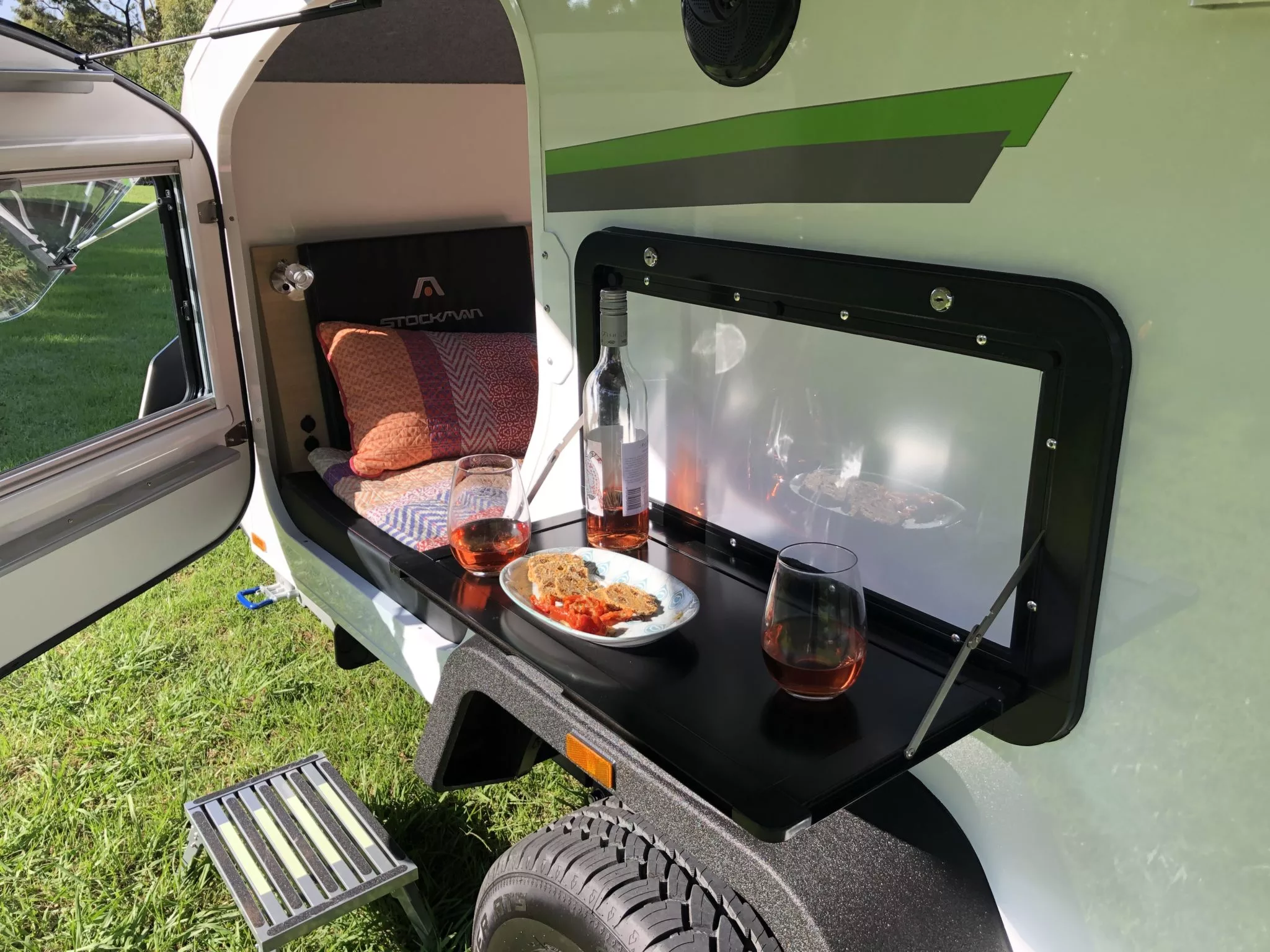 The available fold-down table works as a serving table, side table or worktop