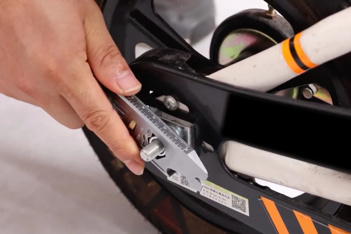 Clym's wrench is adjustable from M2 to M10 sizes