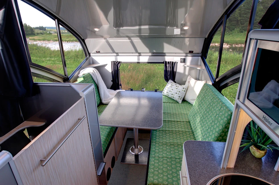 The R 1723 flooded with natural light
