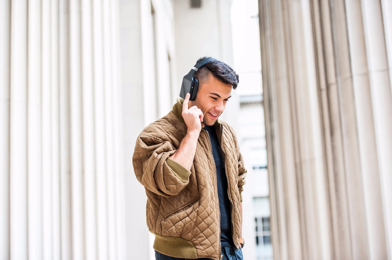 Vinci smart headphones can be controlled via voice or touchscreen