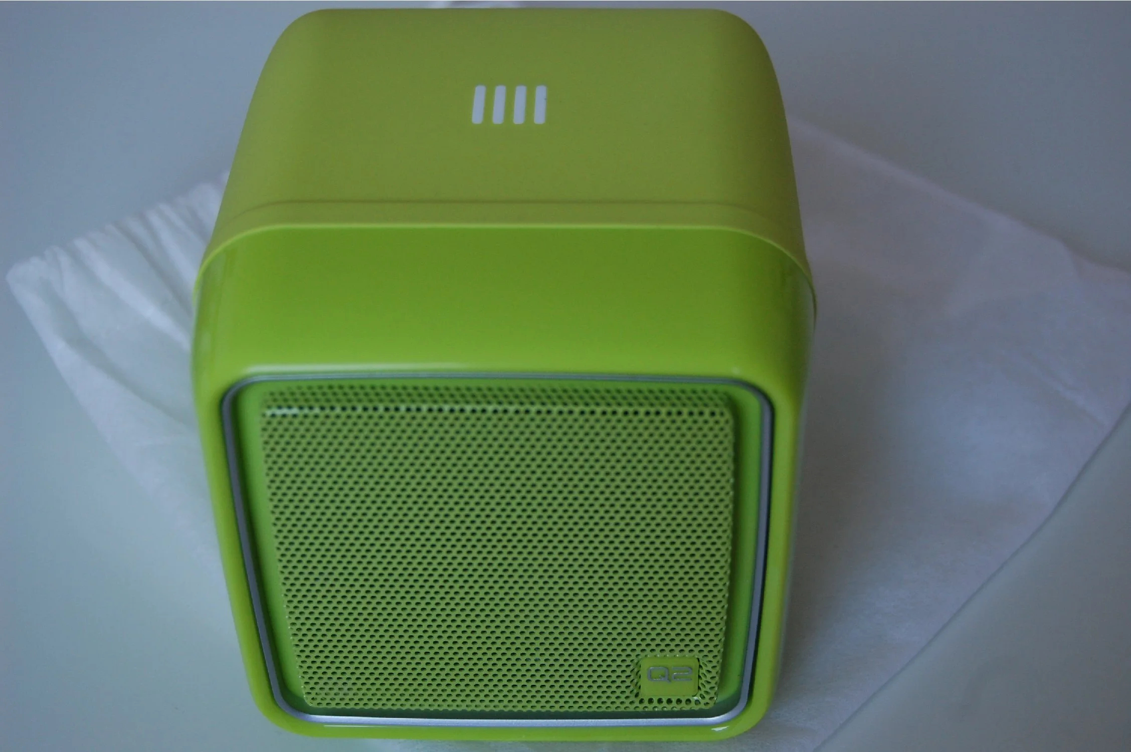 The assignable sides of the cube have a non-slip coating