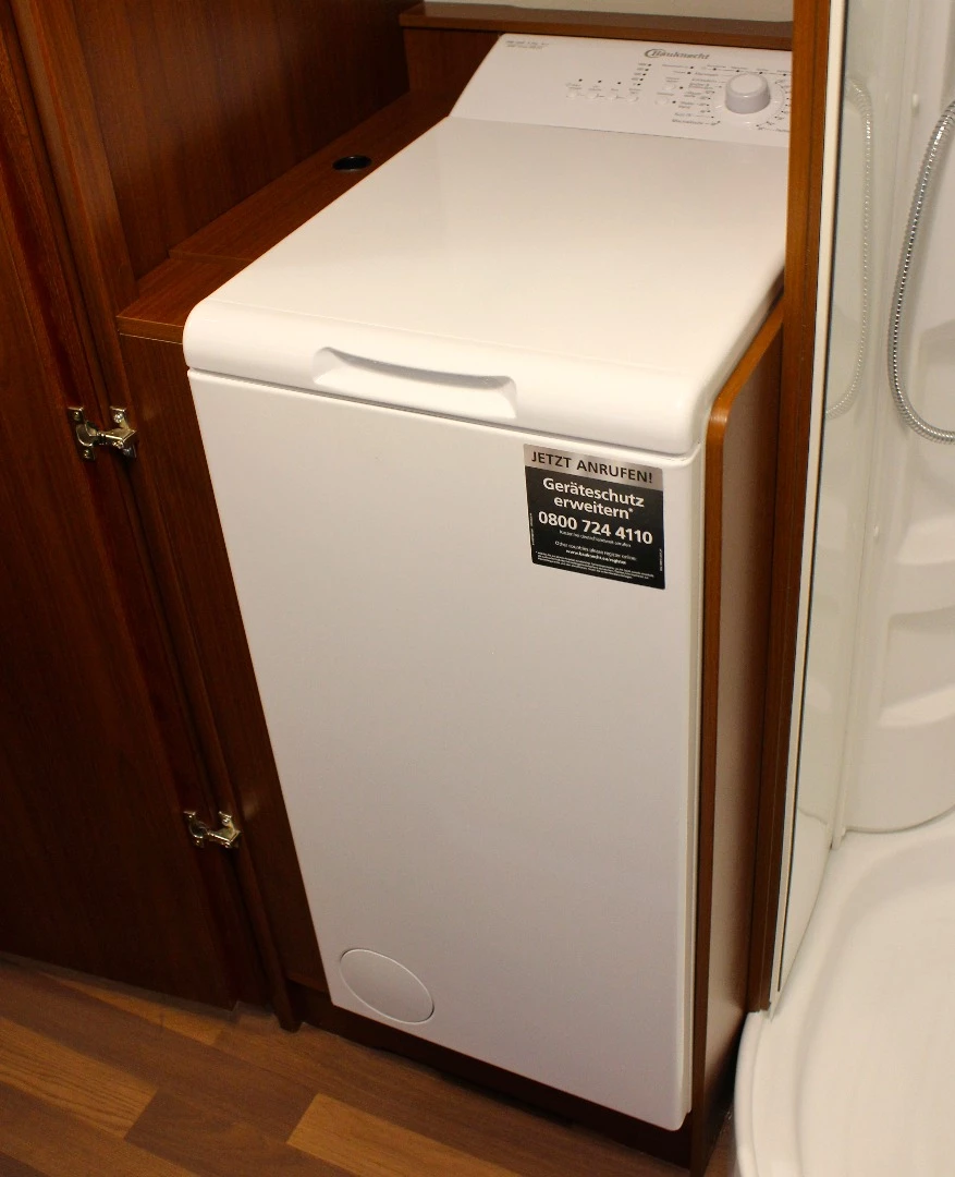 Washing machine in the Tabbert Cellini 750 HTD 2.5 Slide Out caravan