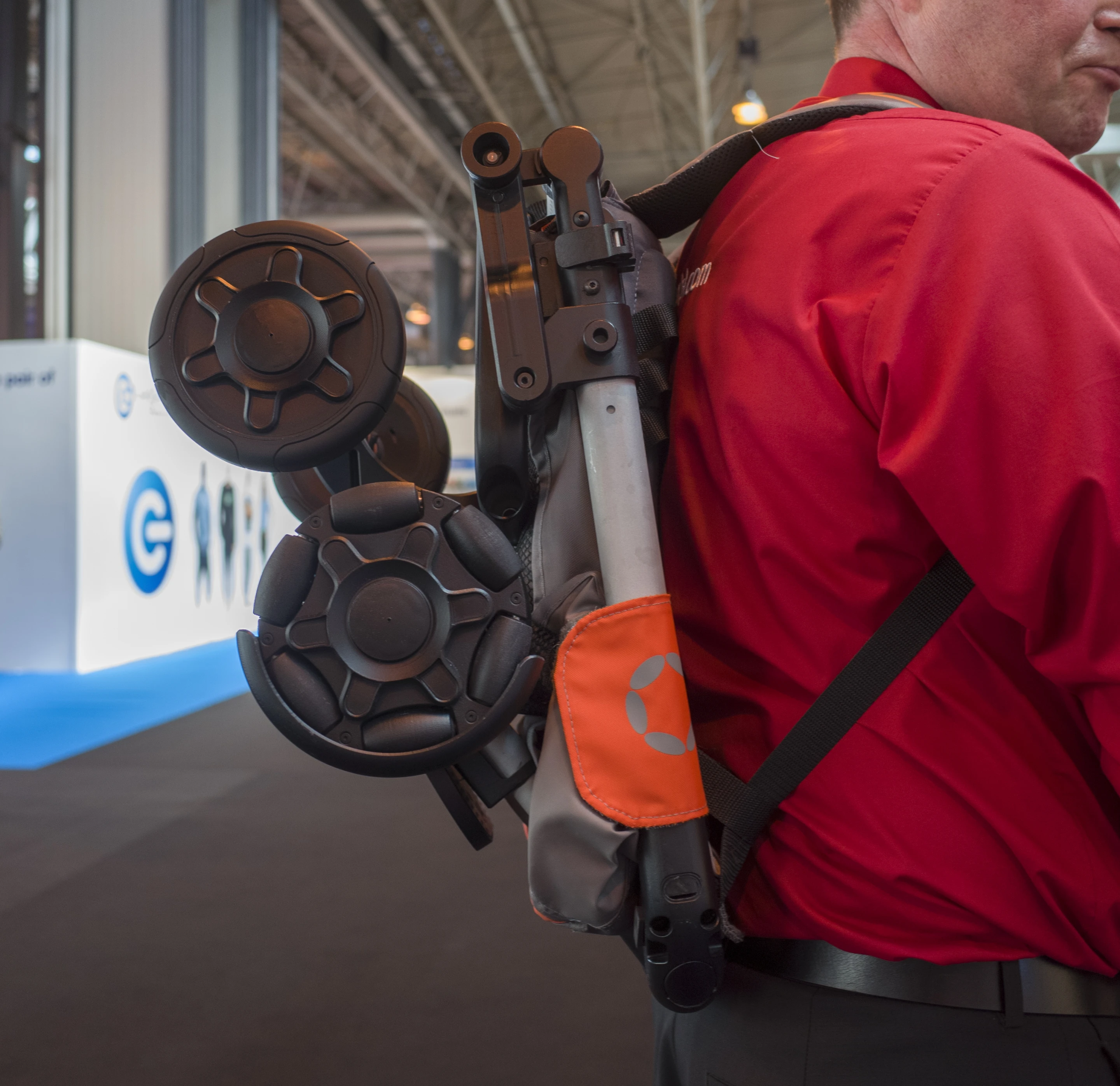 The OmniO Rider stroller can be folded and carried when a child wants to walk (Photo: Simon Crisp/Gizmag.com)