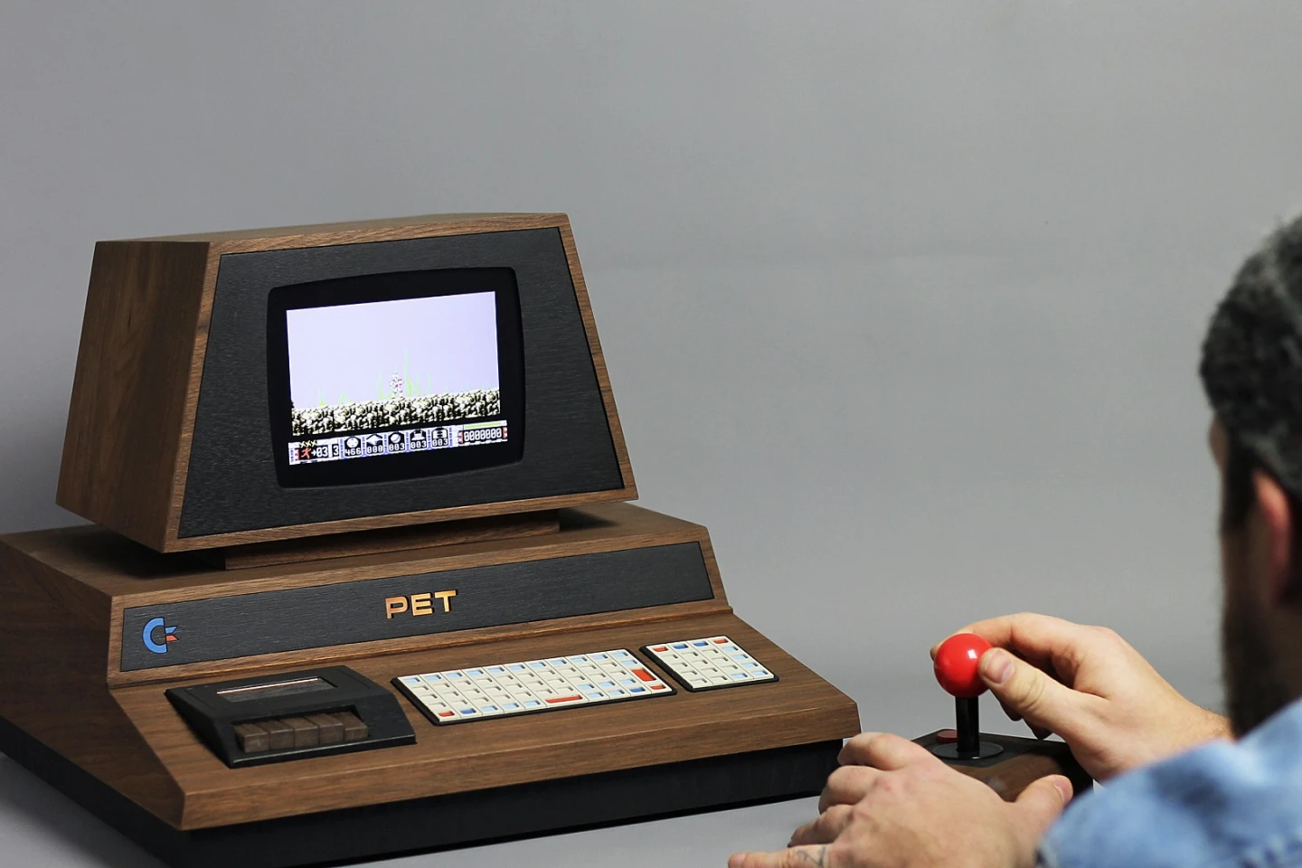 The PET De Lux comes with two wireless games controllers, including one inspired by a TAC-2 joystick