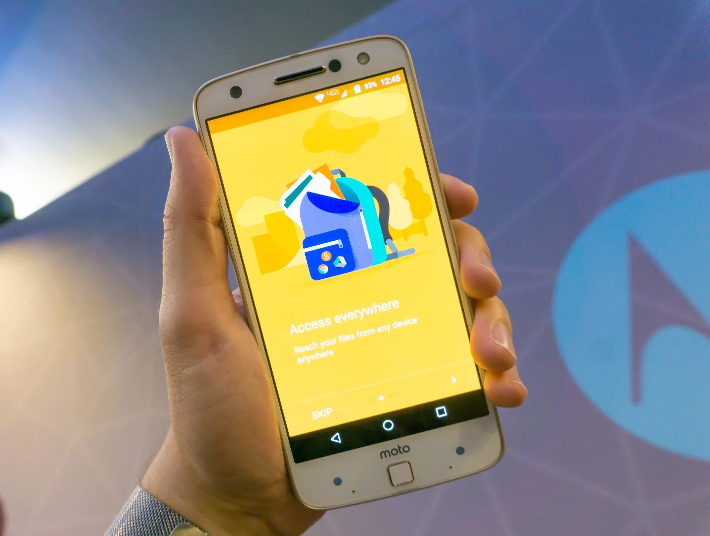 The regular smartphone stuff is a little boring next to the modularity, but it still looks very solid