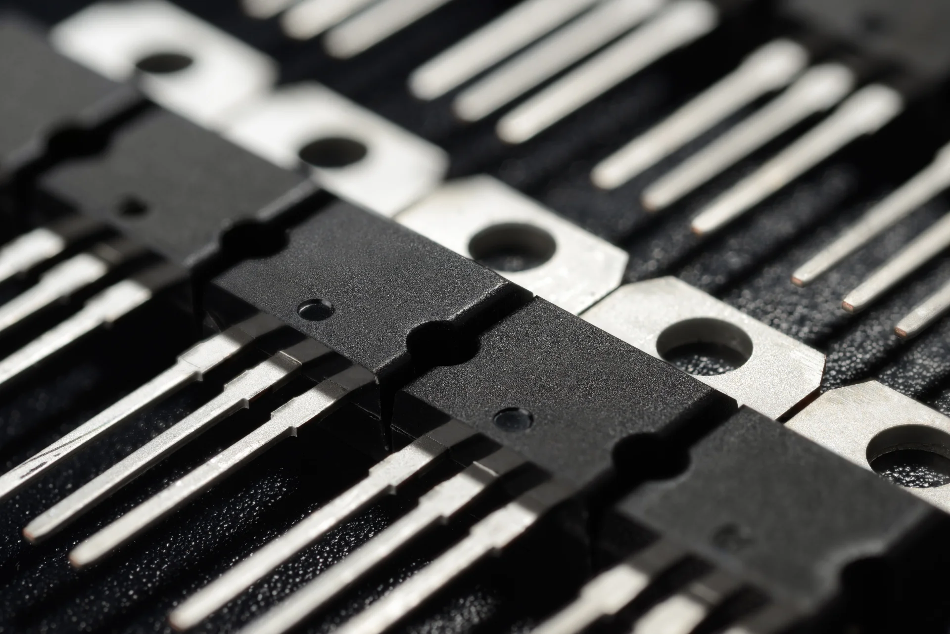 Transistor Groot Ultra-high voltage transistors aim to boost EV range and efficiency