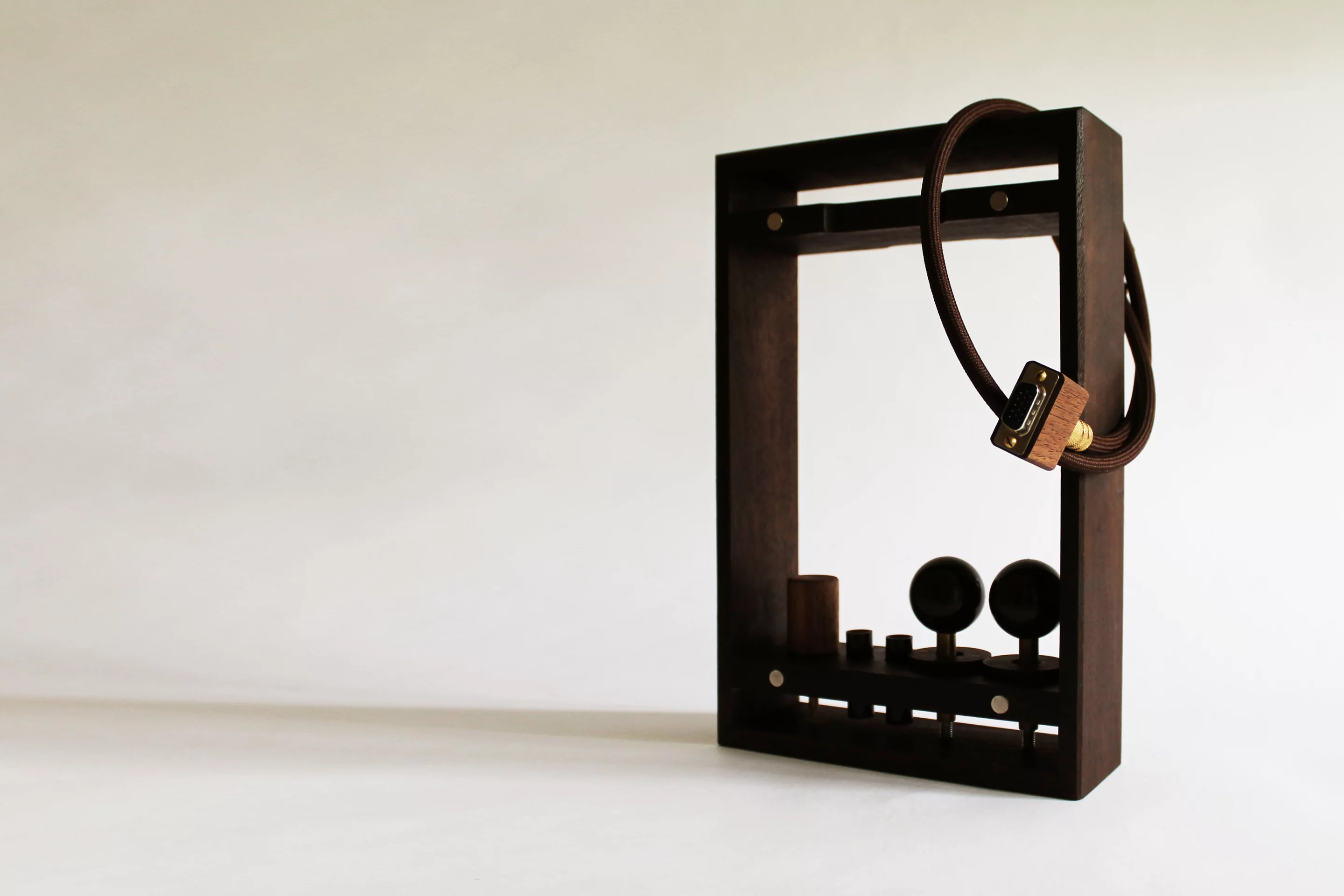 Even the video cable is given a retro feel