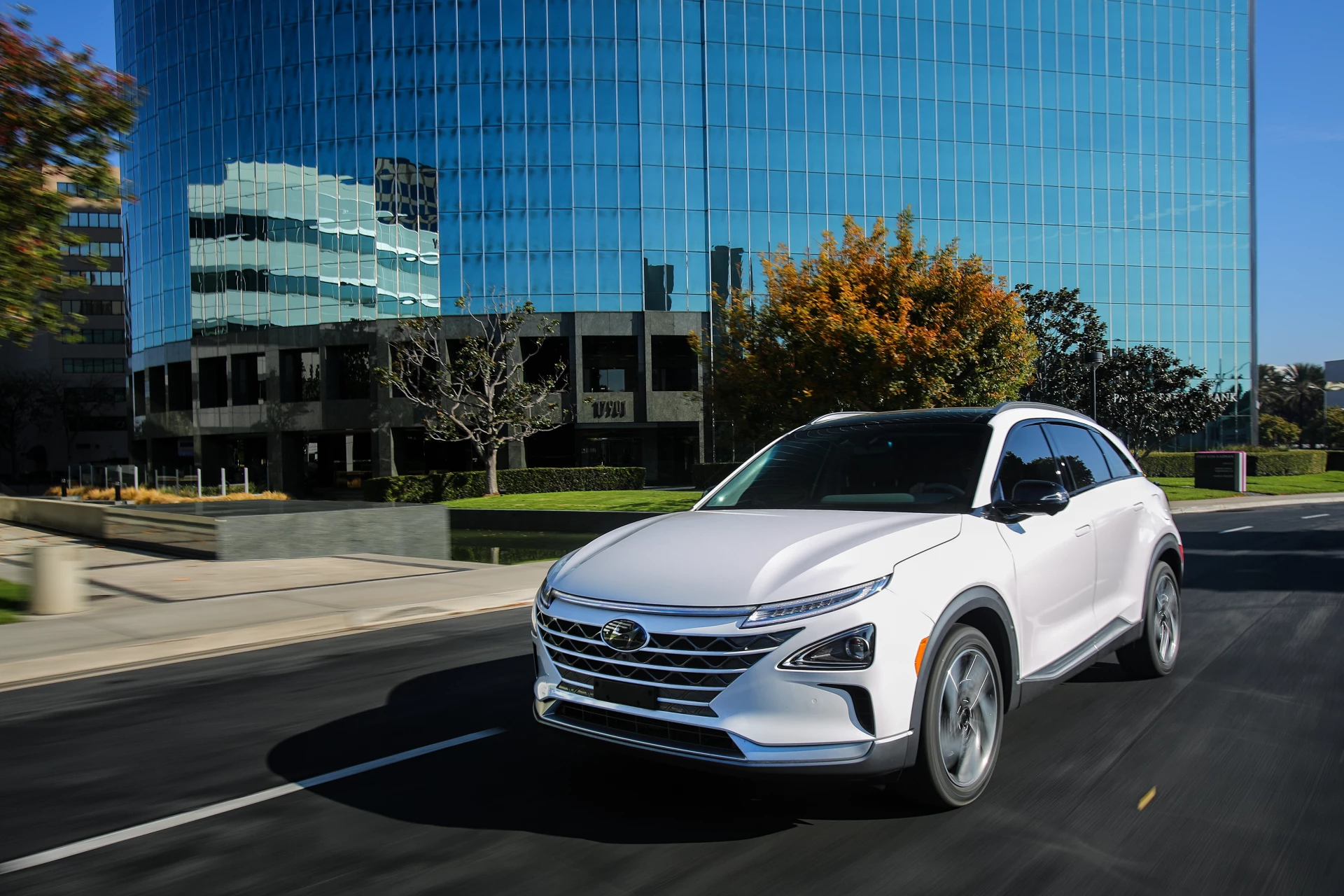 Hyundai's hydrogen-powered NEXO EV boasts fast refueling, 370-mile range