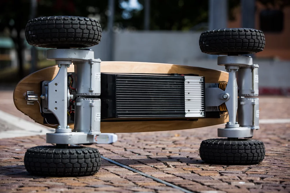 The 36 V lithium battery is packaged into a big black box on the underside of the deck (Photo: Nick Lavars/Gizmag.com)