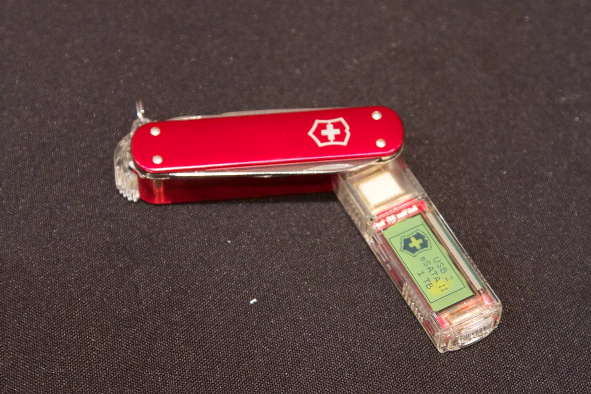 Victorinox 1 TB SSD flash drive/pocket-knife combo