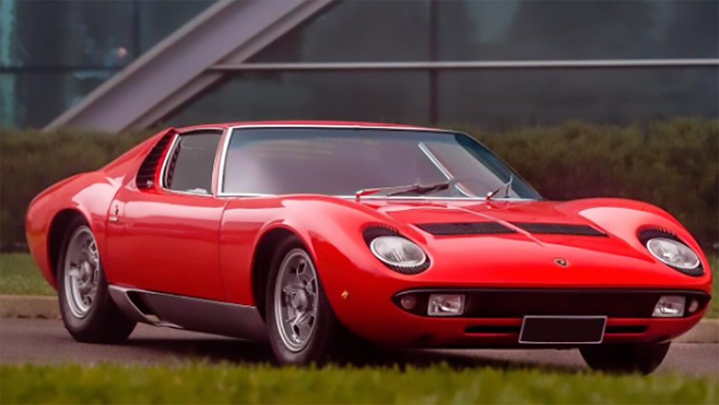 A superb restoration by Bacchelli e Villa of this second series P400 which has been part of a prestigious Italian collection since 1989 . Auction description