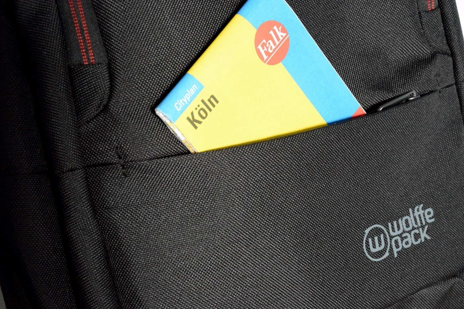 A small compartment to the front is useful for travel passes and city maps
