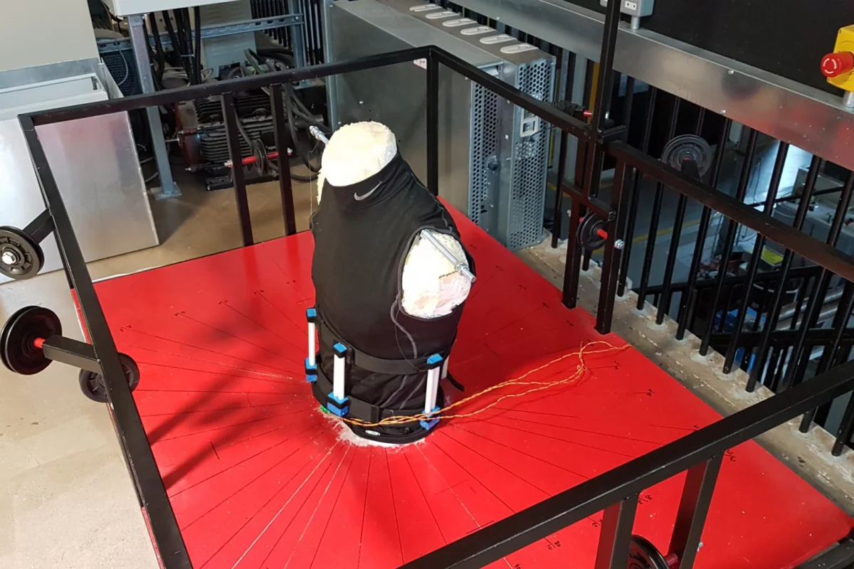 When fitted with a back brace, the simulator is able to measure how much that device reduces flexion, extension, lateral bending and torsion of the back