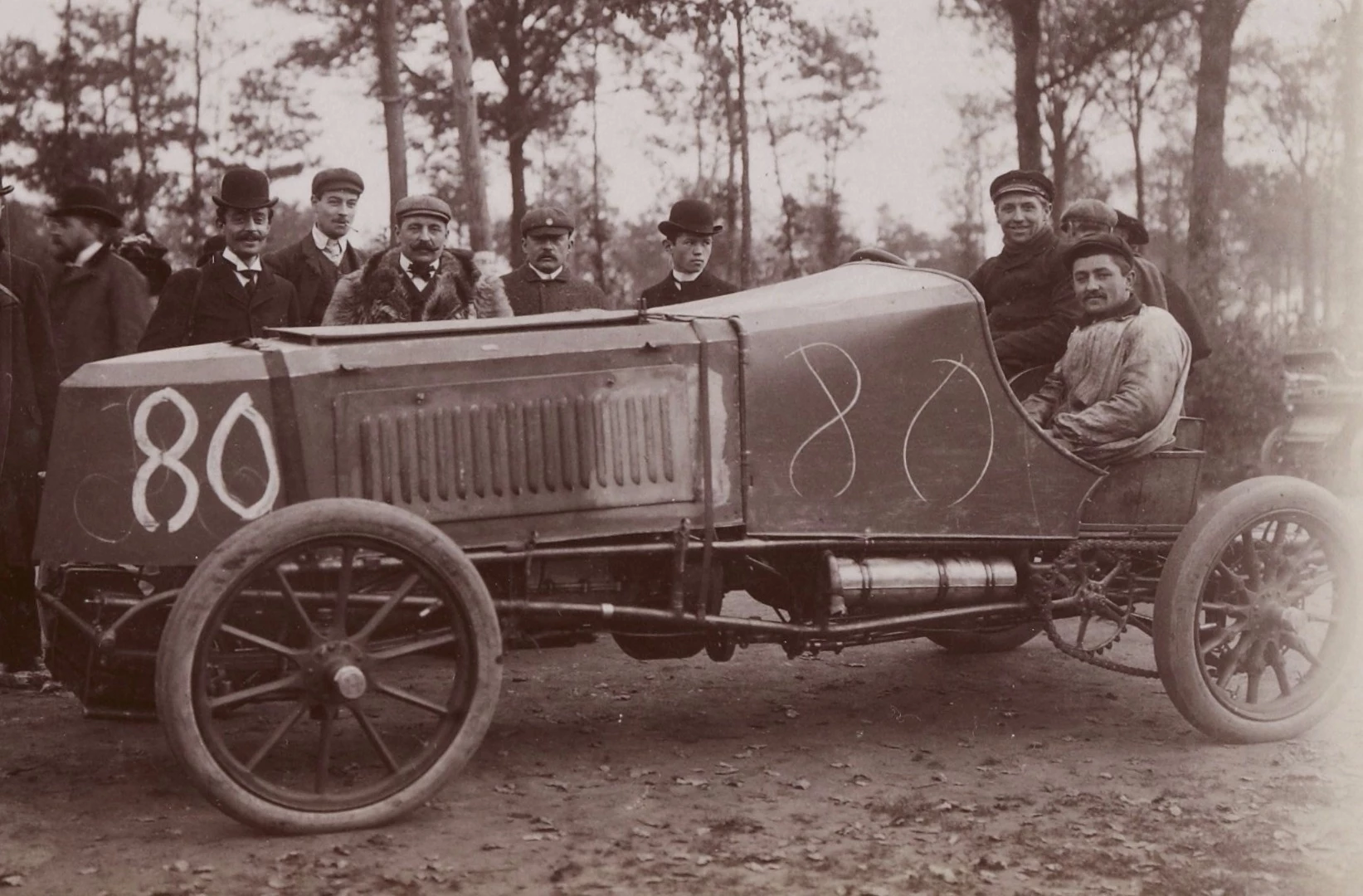 American Arthur Duray was the first man to drive at more than 80 miles an hour, when the veteran professional driver covered the flying kilometre in 26.8 seconds at Ostende Belgium on 17 July 1903, setting a new speed record of 83.47 mph (134.3 km/h) in his Gobron Brillie.