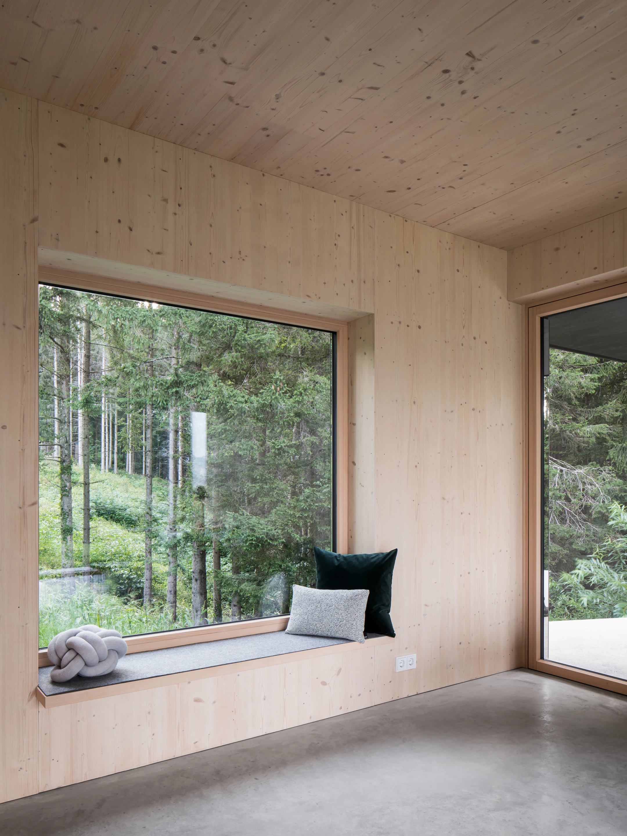 The newly completed Mountain House covers 180 square meters (2,000 sq ft)