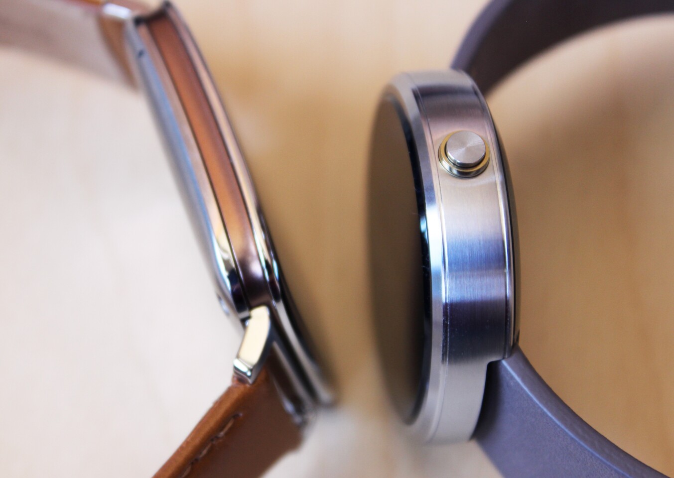 The Moto 360 (right) is 22 percent thicker than the Asus ZenWatch (Photo: Will Shanklin/Gizmag.com)