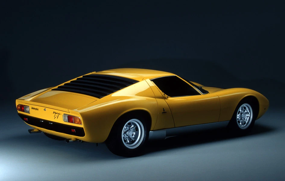 Vents over the engine bay were added shortly after the initial design to provide adequate cooling for the V12
