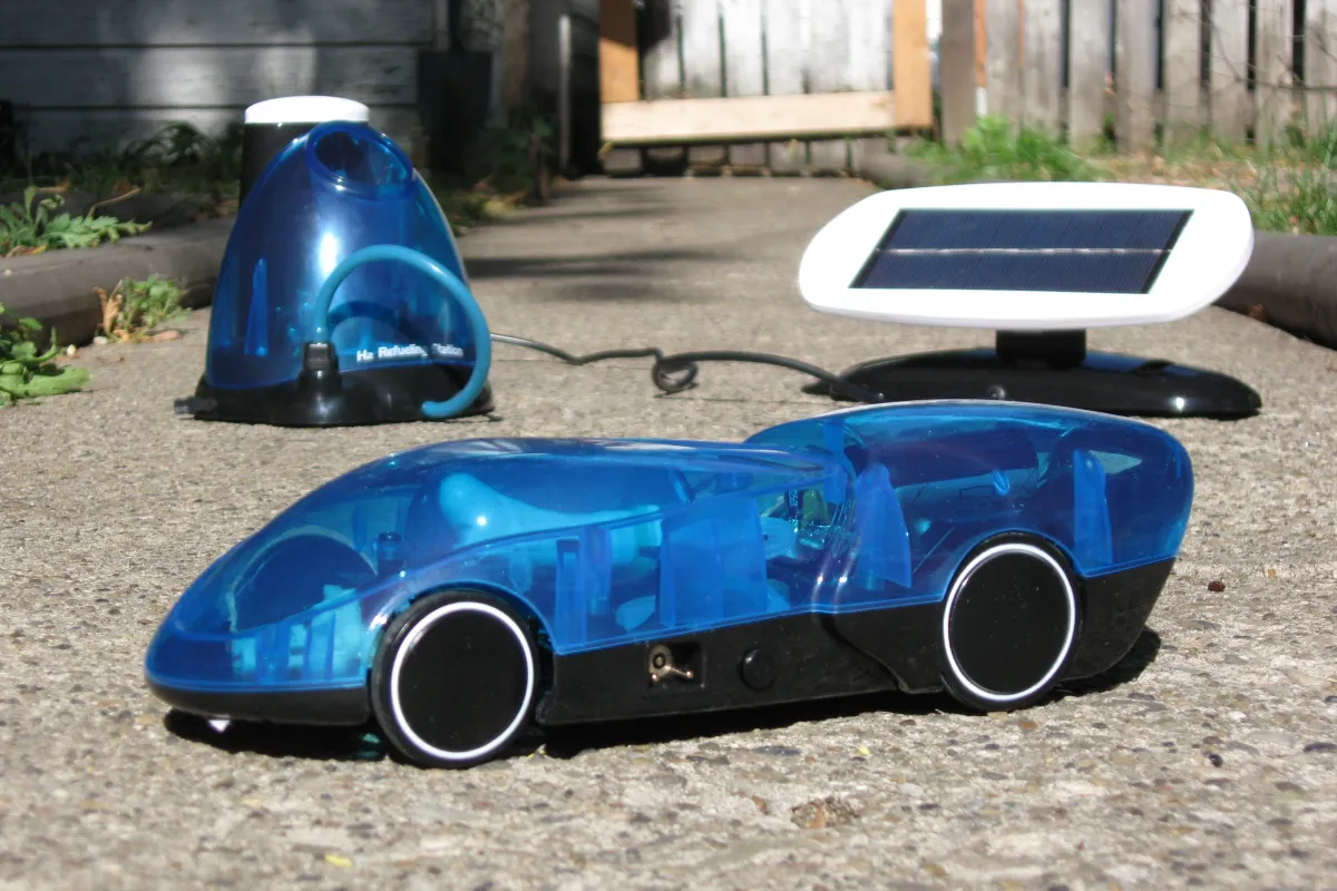 Gizmag tries out Horizon Fuel Cell Technologies' i-H2GO hydrogen-powered car