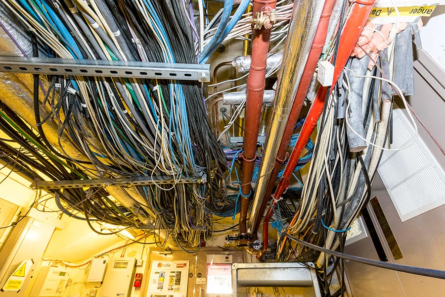 You don't really want wiring like this to be beneath your seat of government