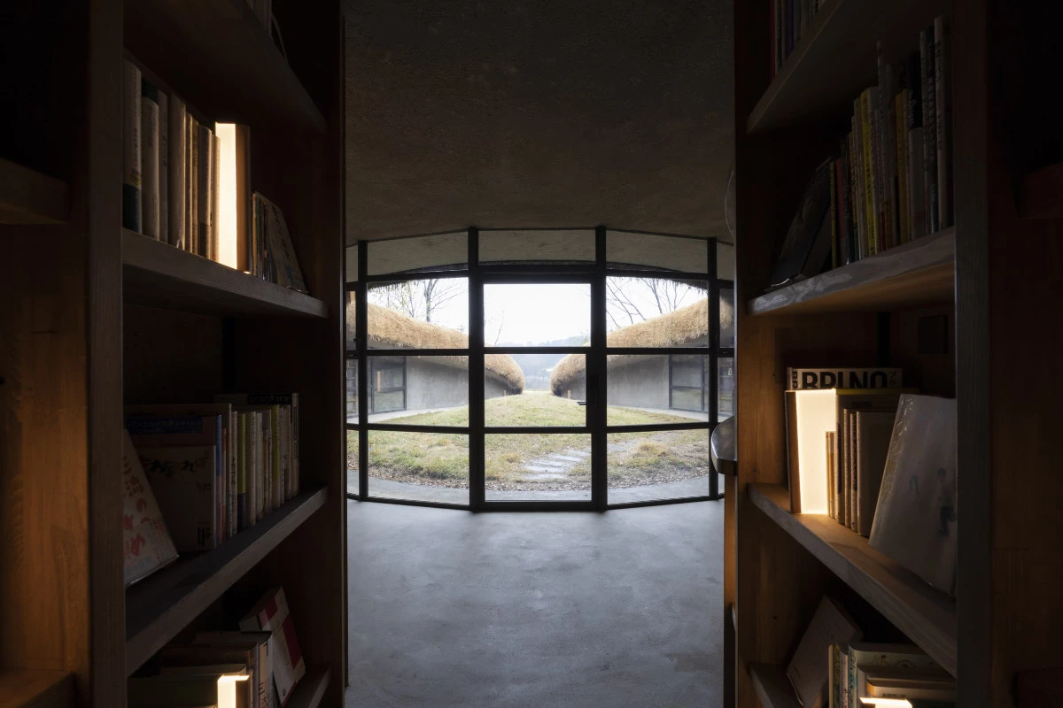 The innovative project was inspired to give patrons a reflective literature experience, while sitting in harmony with the surrounding nature