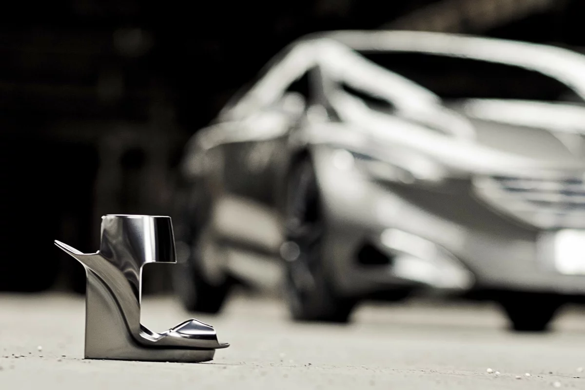 Peugeot's HX1 concept is complemented by a set of gorgeous transforming high-heel shoes