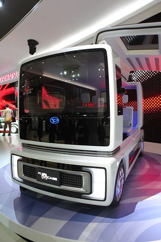 Daihatsu "shoCase" hybrid concept vehicle