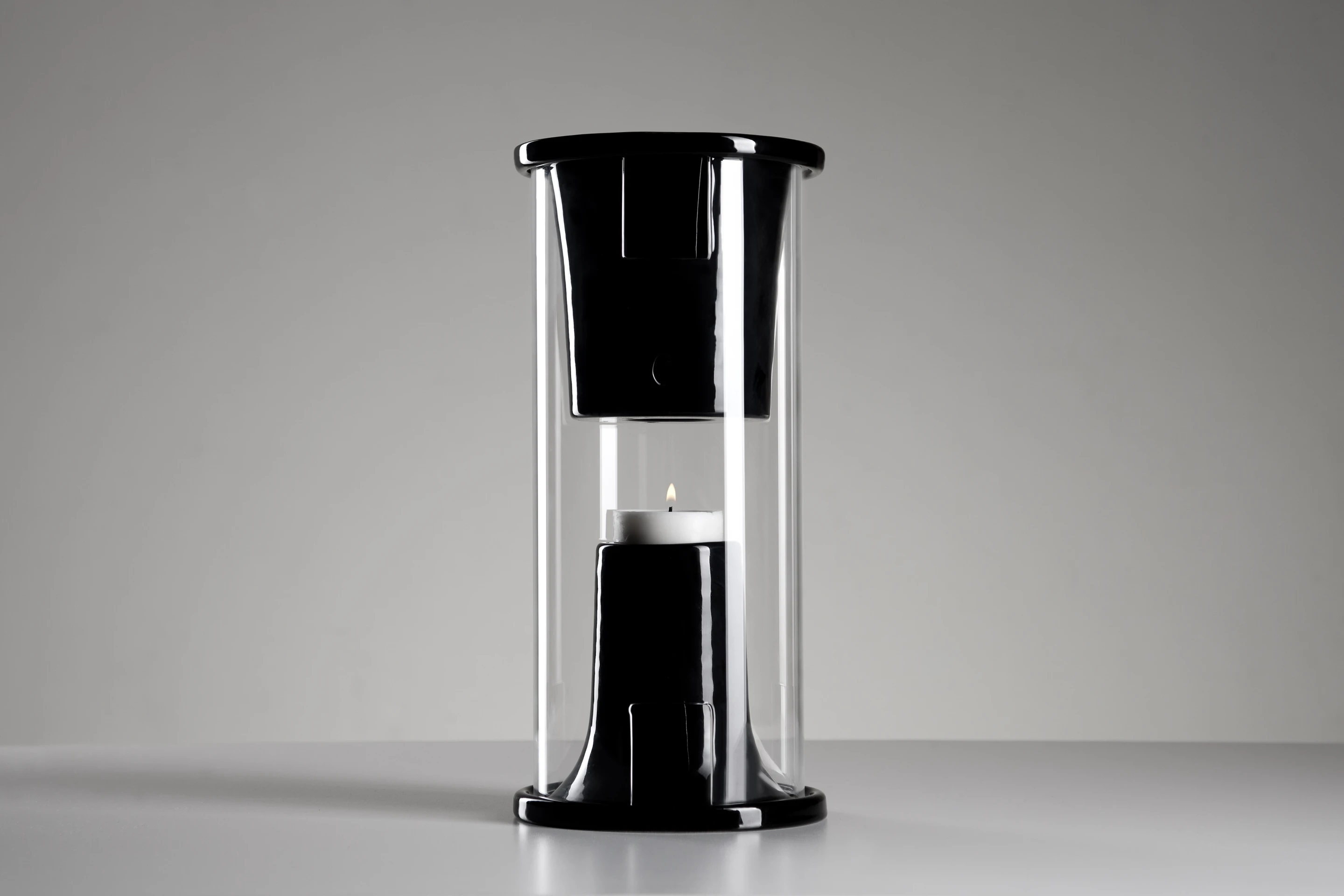 Pelty is a candle-powered wireless Bluetooth speaker