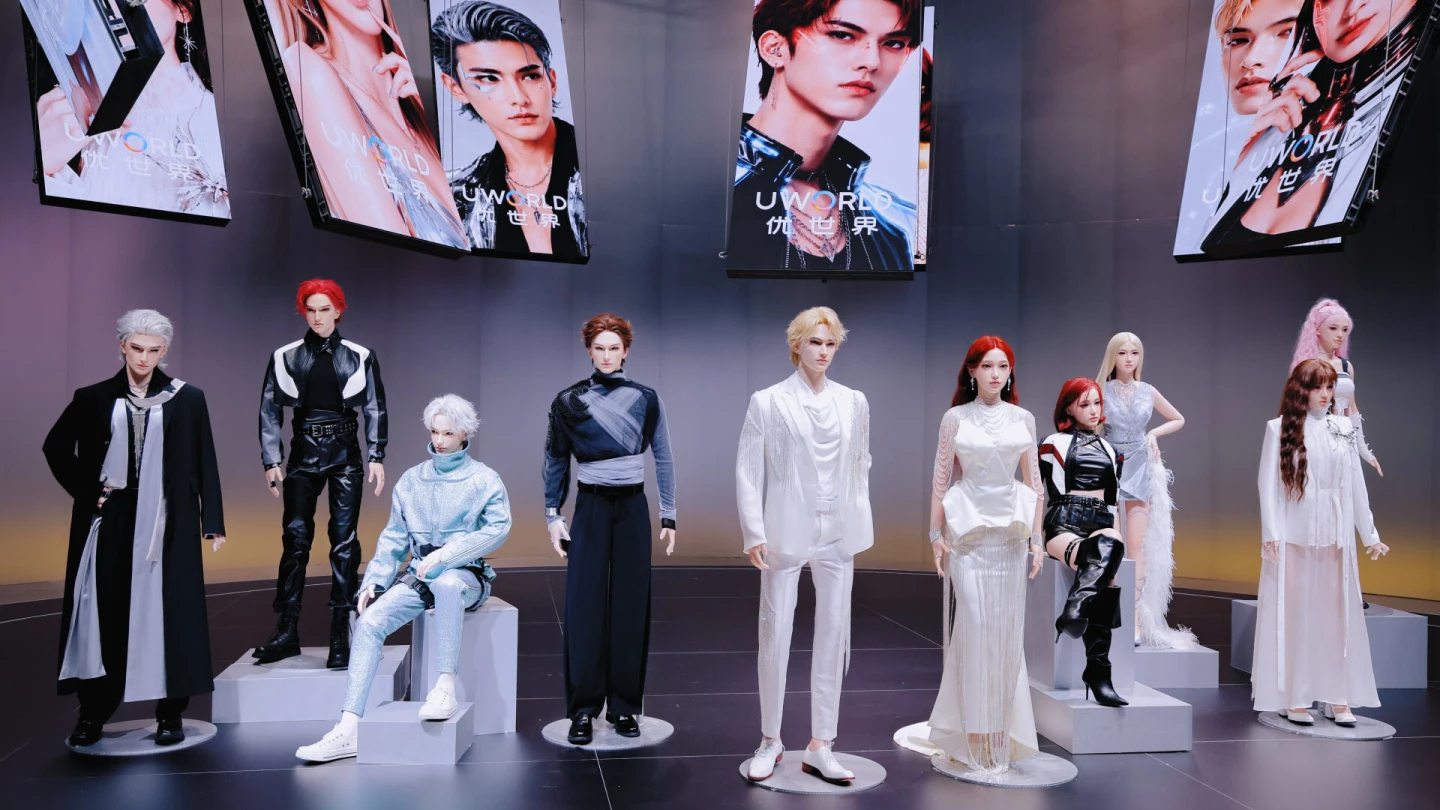 The full Uworld U1 humanoid robot lineup