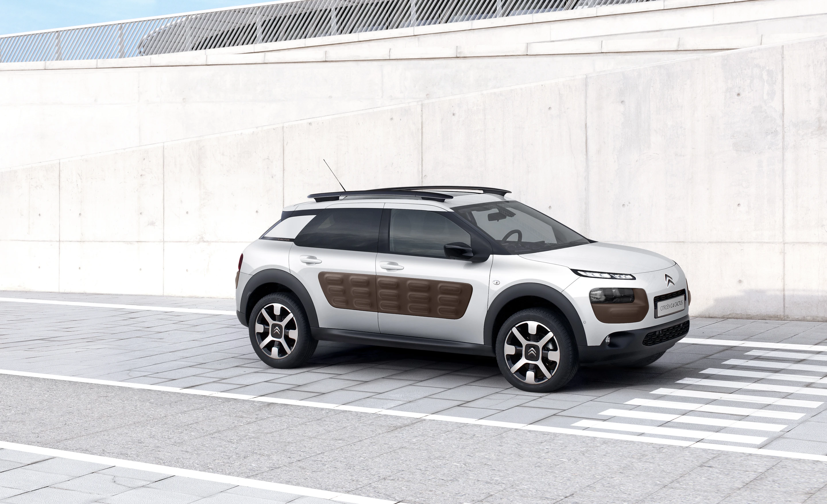 A 110 bhp turbo-charged 3-cylinder gas engine making 109 bhp will be available, along with a choice of a 5-speed manual gearbox or Citroen’s ETG auto-box