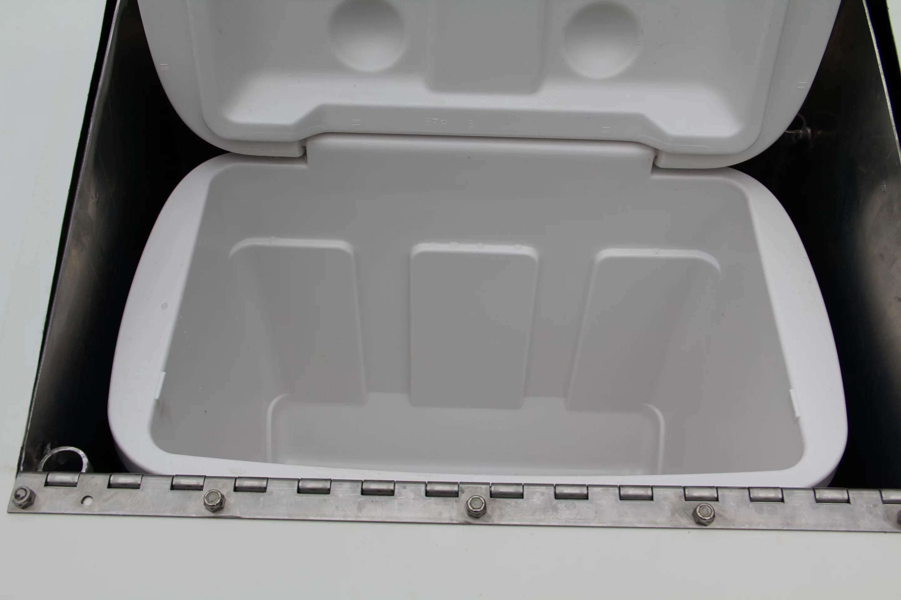 CAMI's diesel-electric hybrid amphibious Hydra Gator