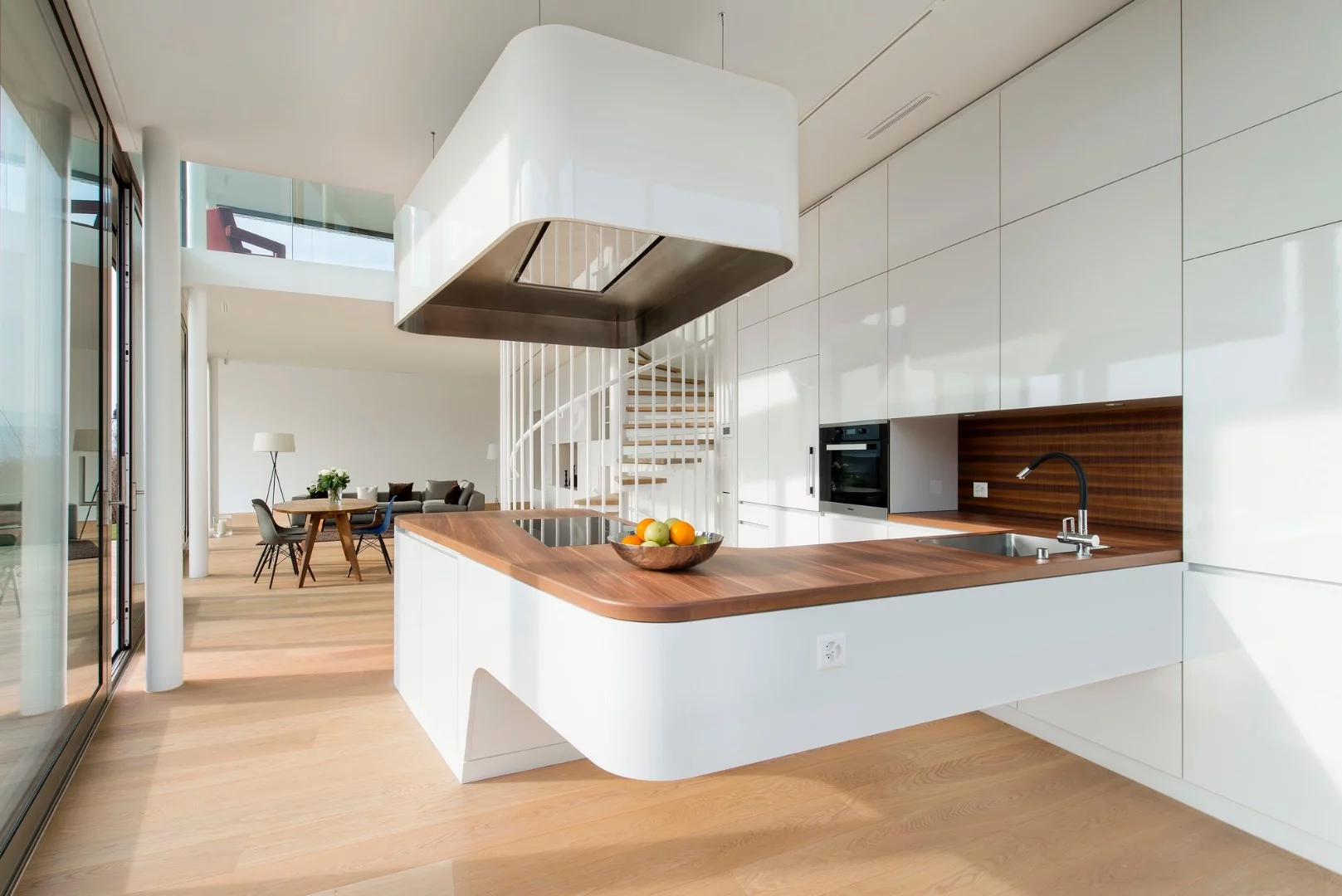 The four story home comprises a total floorspace of 173 sq m (1,862 sq ft)