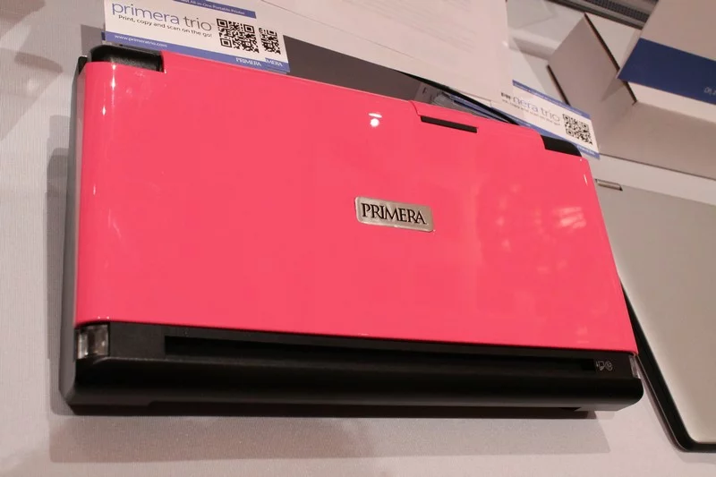 The printer can be personalized with optional top covers in silver, white, pink and blue (Photo: Erick Mack/Gizmag.com)
