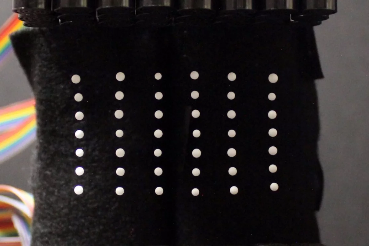 JOLED utilizes ultrasound waves to levitate its physical pixels, and uses an electric force field to rotate them